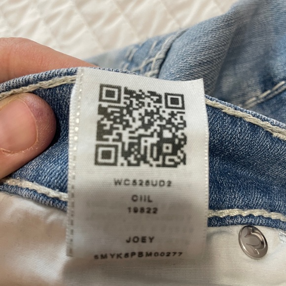 Women’s flare leg True Religion jeans. In like-new condition. - Picture 3 of 7